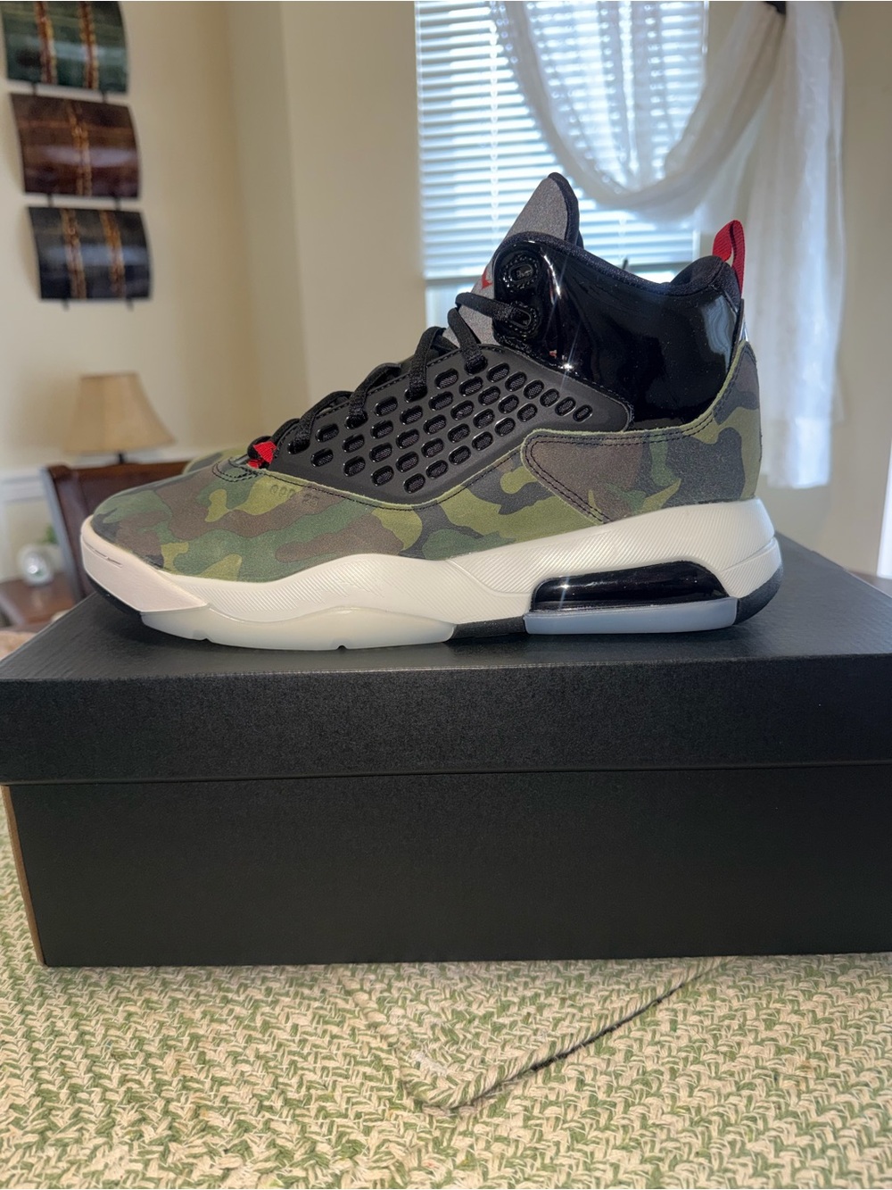 Jordan Maxin 200 mens Sneaker camo with Black Patent Accents size 10 new!!